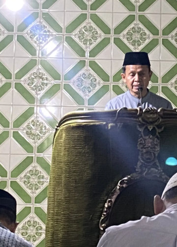 Di bulan Ramadhan, Ustadz Mustakin, S.Pd.I., S.Pd mengajak jamaah di Masjid Al Kautsar menjadikan puasa dan tarawih sebagai jalan membakar dosa dan menumbuhkan taqwa.