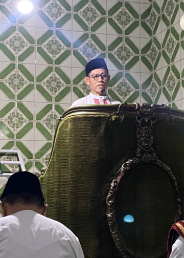 Kalau ibadah 600 tahun saja tidak cukup untuk 'membayar' surga, lalu apa modal kita? Hanya air mata taubat dan rahmat Allah.