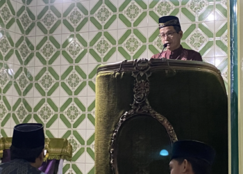 Puasa ajarkan kita jujur, sabar, dan lepas dari keterikatan duniawi, demikian disampaikan Ustadz Moh. Isnaini Yulad di Masjid Al-Kautsar.