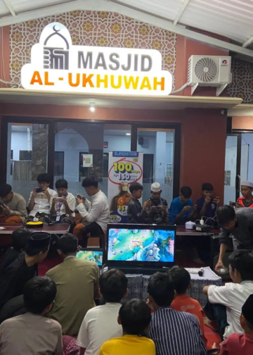 Masjid Al Ukhuwah Pasuruan gelar kompetisi e-sport Mobile Legends tarik minat remaja makmurkan masjid di bulan Ramadhan.