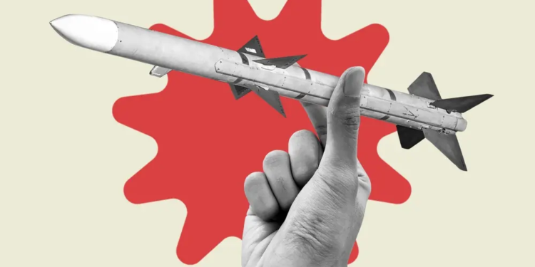 Kita boleh tertawa saat ancaman masih jauh, tapi sejarah selalu menghukum mereka yang mengira candaan adalah strategi bertahan hidup.