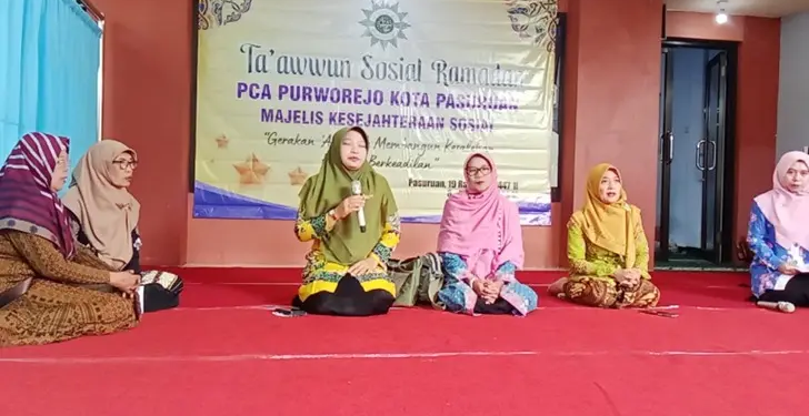 PCA Purworejo Aisyiyah Pasuruan menggelar Ta’awun Ramadan, menyalurkan 68 paket bantuan bagi masyarakat sekitar.