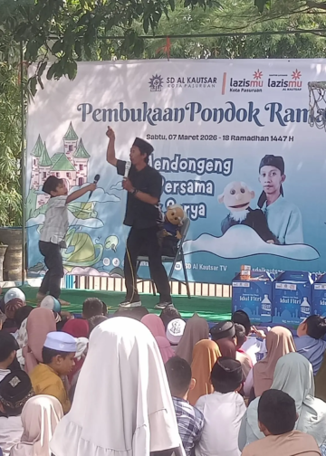 SD Al Kautsar Pasuruan membuka Pondok Ramadhan bersama Lazismu untuk menanamkan semangat sedekah siswa sejak dini.