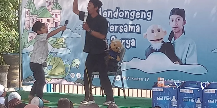 SD Al Kautsar Pasuruan membuka Pondok Ramadhan bersama Lazismu untuk menanamkan semangat sedekah siswa sejak dini.
