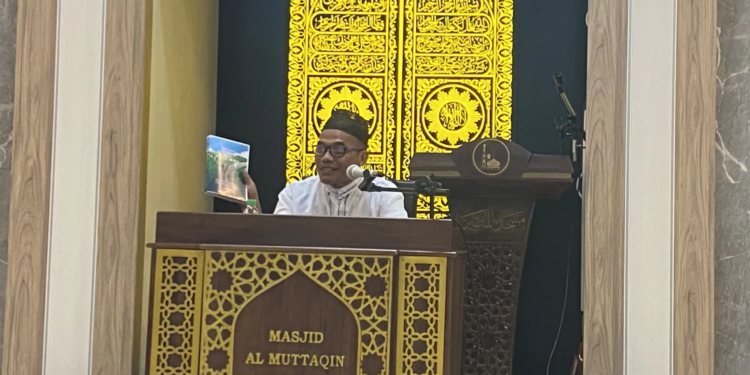 Bedah buku Ustadz Nur Yasin di Masjid Al Muttaqin sukses membuat jamaah membuka paradigma baru memahami takdir.