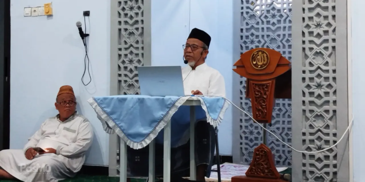 Ustaz Baidowi Kajian Ahad Sore di Masjid Al-Ukhuwah/Yogi Arfan