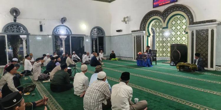 Kajian malam 21 di Masjid Al Kautsar bersama Ustadz Abdul Basith mengupas tuntas amalan istimewa penghuni surga.