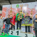 Jamal mewakili tim mendapakan piala di podium