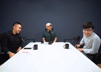 Dr. Tirta memotong kebuntuan dengan ketegasan, dr. Gia dengan kelembutan, keduanya sama-sama menyelamatkan nyawa/podcast Raditya Dika