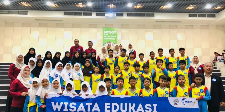 SD MuCES kunjungi Pabrik Pocari Sweat di Kejayaan untuk tumbuhkan jiwa entrepreneur sejak dini.