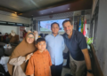 Bu Safa dan siswa SD Al Kautsar berfoto bersama Dean Bragonier usai workshop inklusi di UMM/foto: Istimewa pasmu.id