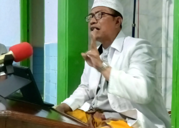 Ustadz Umar Efendi ajak umat perbanyak munajat, perbaiki keluarga, dan cetak generasi bertakwa untuk selamatkan bangsa. (foto: Firnas/pasmu.id)