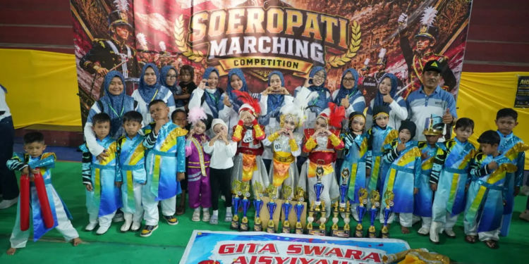 TK ABA 2 Kota Pasuruan kembali meraih Juara 1 Soeropati Marching Competition 2026 membanggakan. (foto: istimewa)