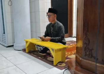 Ust. Heru Winarno paparkan sejarah Haji Wada' dan 12 poin khutbah perpisahan Rasulullah di Masjid Darul Arqom. (foto:Suharsono/pasmu.id)