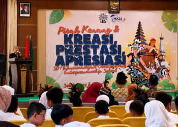 Sambutan Suyatno, S.Pd, Kepala SD MuCES dalam Pisah Kenang & Kreasi, Prestasi, Apresiasi tahun 2026 di Kebon Pring. (Foto: Fiqo/pasmu.id)