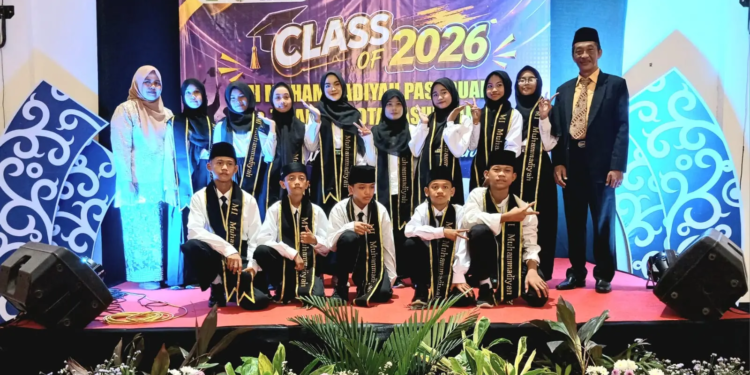 MI Muhammadiyah dan TK ABA 1 Pasuruan melepas generasi berprestasi menuju masa depan gemilang.