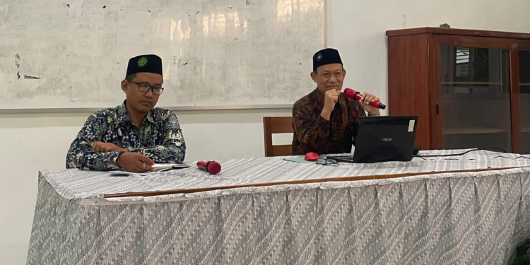 Dr. Abu Nasir: Pesantren bahagia, santri betah, ustadz peduli, apresiasi, aman, anti-perundungan. (foto: Umar Effendi/pasmu.id)