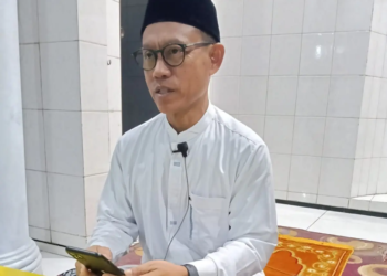Ustaz Heru Winarno di Masjid Darul Arqom mengingatkan kritik tanpa solusi adalah perusakan, pilih mudharat ringan. (Foto: Suharsono/pasmu.id)