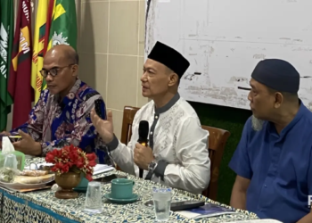 Ustaz Abu Nasir memimpin rapat pembentukan Tim Pendirian Klinik SehatMu di Aula KH Ahmad Dahlan (14/07)/PasMu