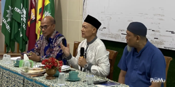 Ustaz Abu Nasir memimpin rapat pembentukan Tim Pendirian Klinik SehatMu di Aula KH Ahmad Dahlan (14/07)/PasMu