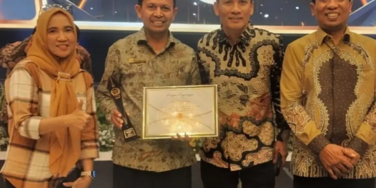 Kepala SD Al Kautsar Pasuruan raih Anugerah Pendidikan Radar Bromo Awards 2026 atas dedikasi dan inovasi. (Foto: Marjoko/pasmu.id)