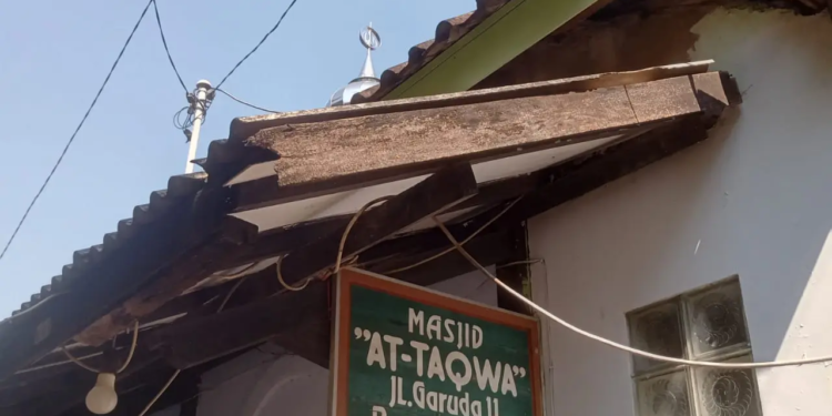 Dari musala berdinding gedek, Masjid At-Taqwa Jagalan kini tegak sebagai saksi dakwah Muhammadiyah di Kota Pasuruan. (foto: Firnas/pasmu.id)