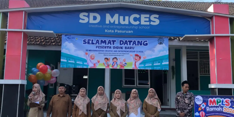 MPLS SD MuCES yang hangat dan penuh semangat resmi dimulai untuk membangun karakter positif siswa baru.(Foto: Suyatno/pasmu.id)
