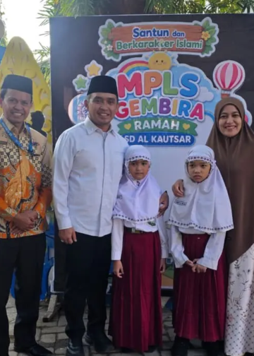 Pembukaan MPLS SD Al Kautsar Kota Pasuruan berlangsung meriah, dihadiri Wali Kota yang mengantarkan putrinya. (Foto: Marjoko/pasmu.id)