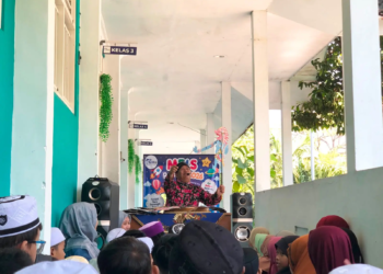 MPLS SD MuCES kenalkan wayang, tanamkan nilai kepemimpinan, kejujuran, dan cinta budaya sejak hari pertama. (Foto: Suyatno/pasmu.id)