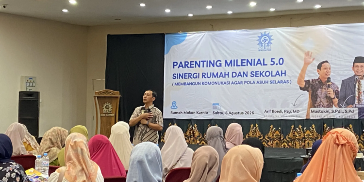 SD Al-Kautsar Pasuruan gelar parenting untuk menyelaraskan pola asuh keluarga dan sekolah. (foto: Yogi/pasmu.id)