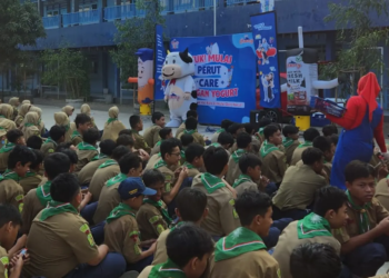 Cimory hadirkan edukasi, senam, dan keceriaan untuk ratusan siswa SMP MEKA di Krian. (foto: Nina Tri Wulyo/pasmu.id)