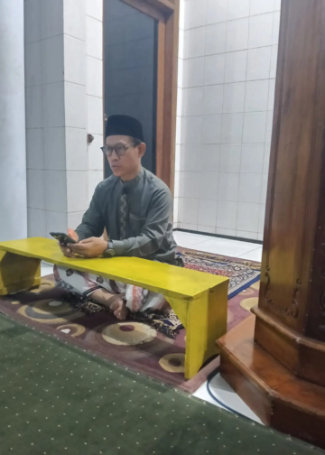 Fajar syahdu, Ustaz Heru mengingatkan sedekah harta dan kehormatan, ikhlas kunci berkah. (Foto:Suharsono/pasmu.id)