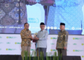 Haedar Nashir terima kartu wartawan Dewan Pers setelah 42 tahun perjalanan jurnalistiknya. ( foto : Muriamu Media/pasmu.id)