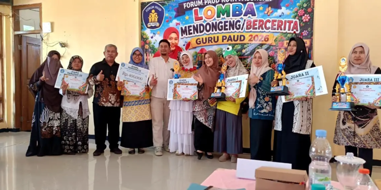 Lomba mendongeng PAUD se-Kota Pasuruan berlangsung meriah dengan juri kompeten termasuk Suyatno, pegiat wayang edukasi. (Foto: Suyatno/pasmu.id)