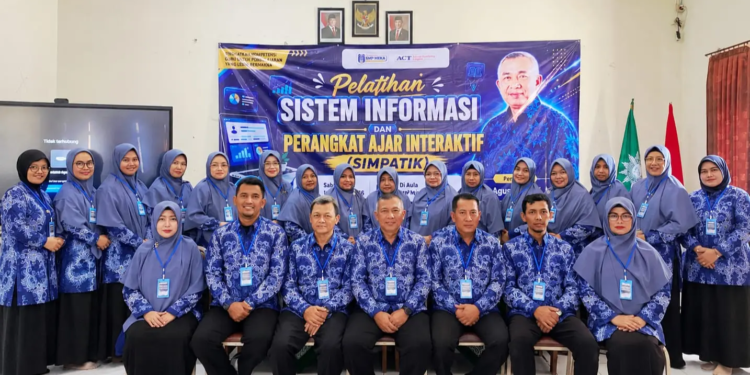 Pelatihan interaktif di SMP Muhammadiyah 6 Krian membekali guru dengan sayap digital untuk pendidikan masa depan. (Foto: Bima Fikri/pasmu.id)