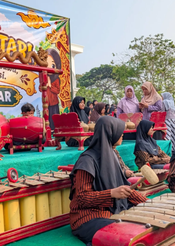 SD Al Kautsar Pasuruan lestarikan budaya Jawa lewat, gamelan, blangkon, gasing, dan gobak sodor dalam program Jawa Lestari. (foto: istimewa)
