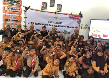 Veteran tanamkan nilai Semangat 45 di SD MuCES kampus baru, siswa antusias belajar sejarah perjuangan bangsa. (foto: Suyatno/pasmu.id)