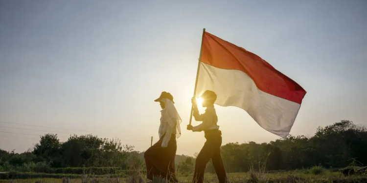 Siswa dituntut giat belajar agar naik kelas, sementara realitas politik membuat mereka mempertanyakan arti ijazah. (Ilustrasi: Shutterstock.com)