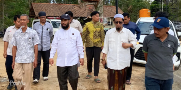 Ustaz Rifky dan Gus Aziz ajak takmir Al-Ukhuwah dan Lazismu berkeliling pembangunan Pondok Rimba/Pasmu.id
